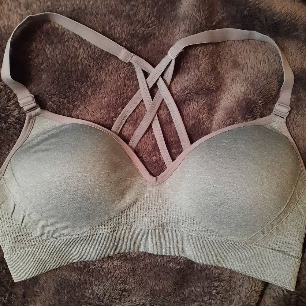 NWT JOCKEY SPORTS BRA SIZE LARGE